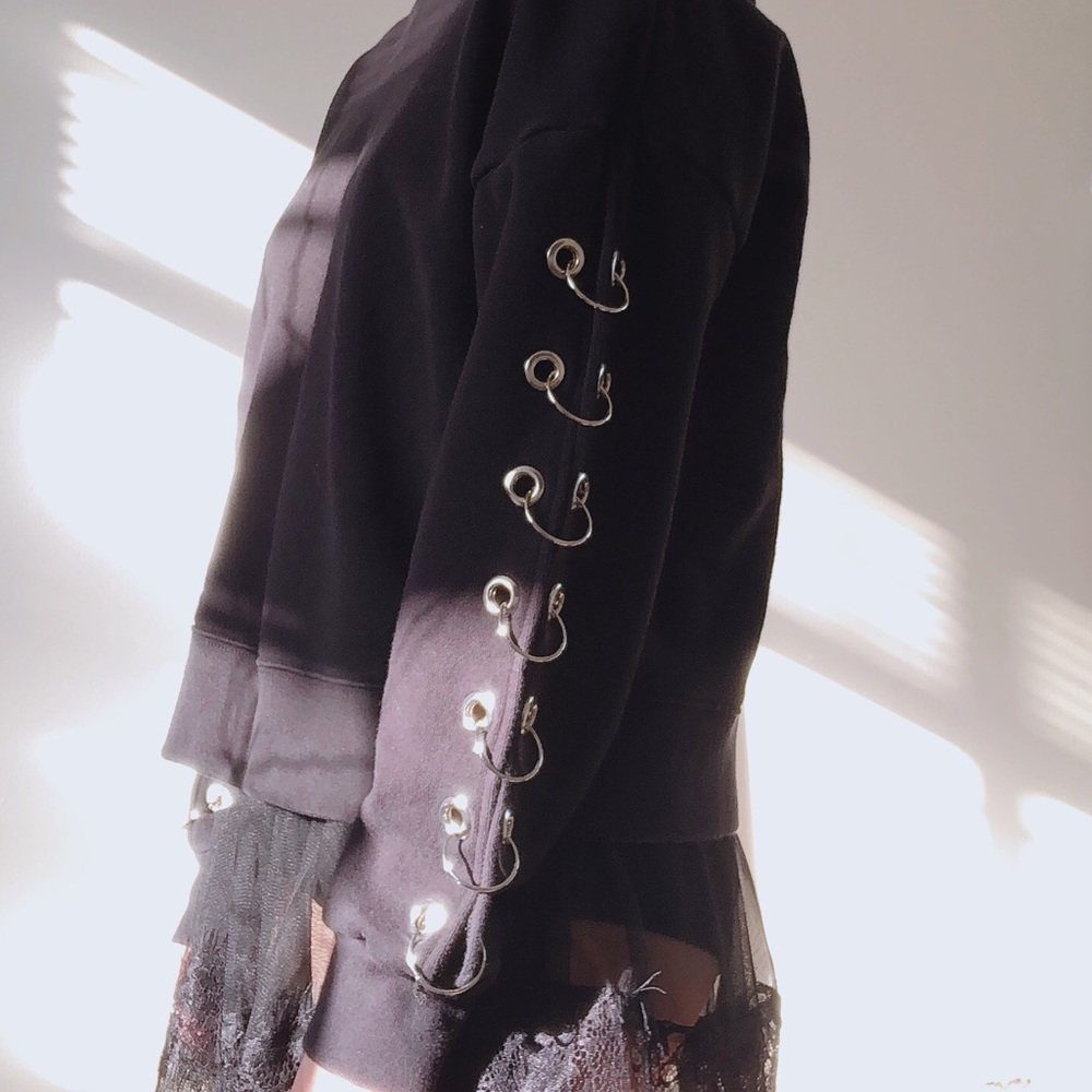 O ring sweater